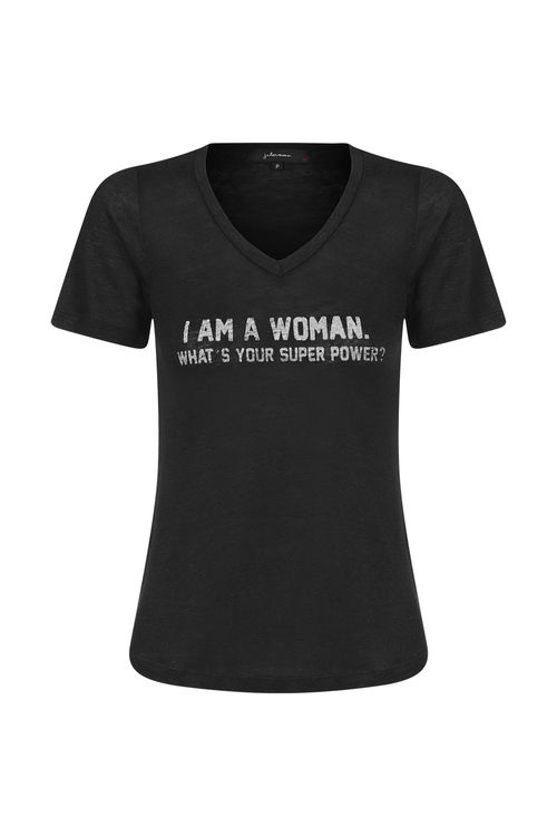 Camiseta-i-am-a-woman-preta-jchermann